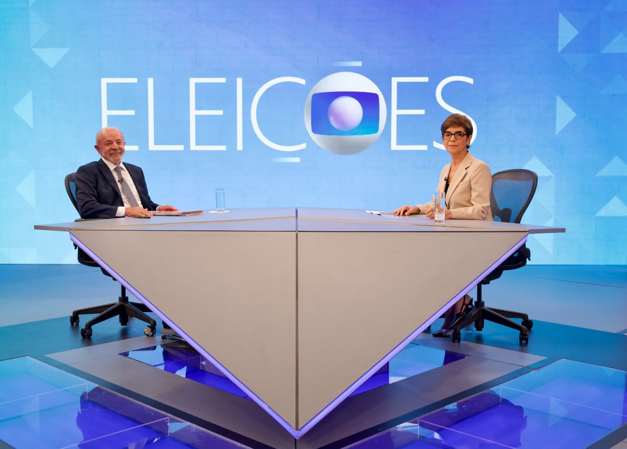 A postura defensiva e o discurso econômico do presidente Lula na sabatina televisiva na reta final do segundo turno de 2026.