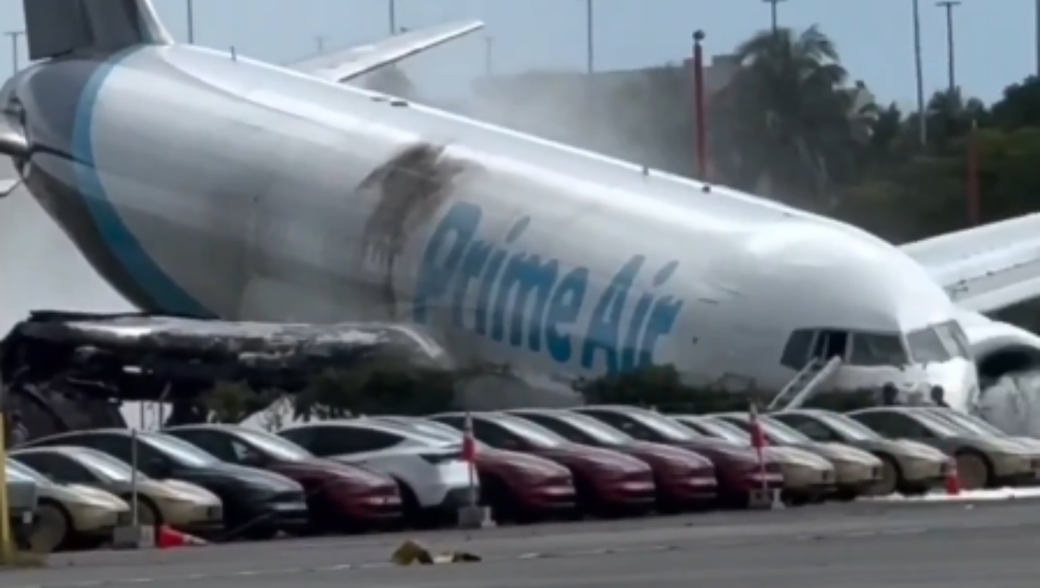 Cargueiro da Amazon sai da pista no Aeroporto de Miami, atinge veículos e deixa cinco mortos