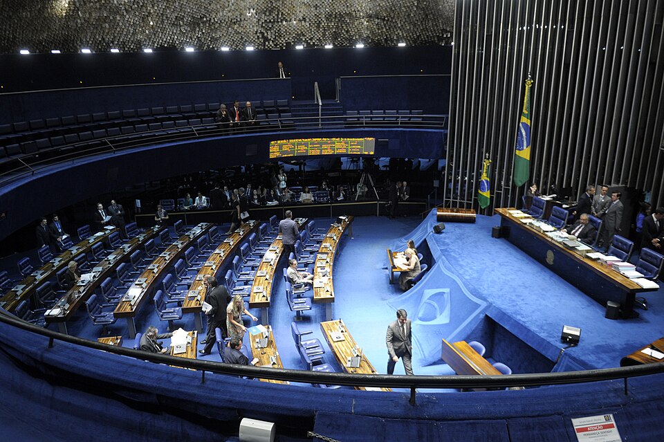 Debates no Senado Federal sobre a Proposta de Emenda à Constituição (PEC) para o fim da escala de trabalho 6x1 e as movimentações das bancadas partidárias.